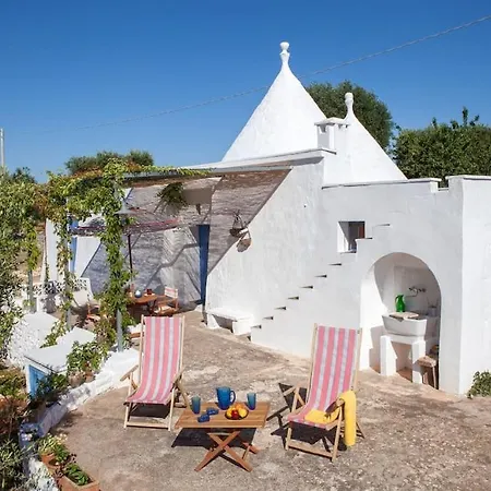 Trullo La Porta Verde, Itria Valley オストゥーニ